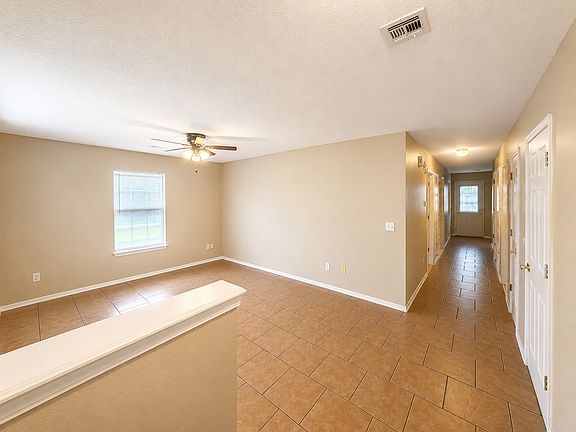 2nd image of 814 E Eastview Dr #814