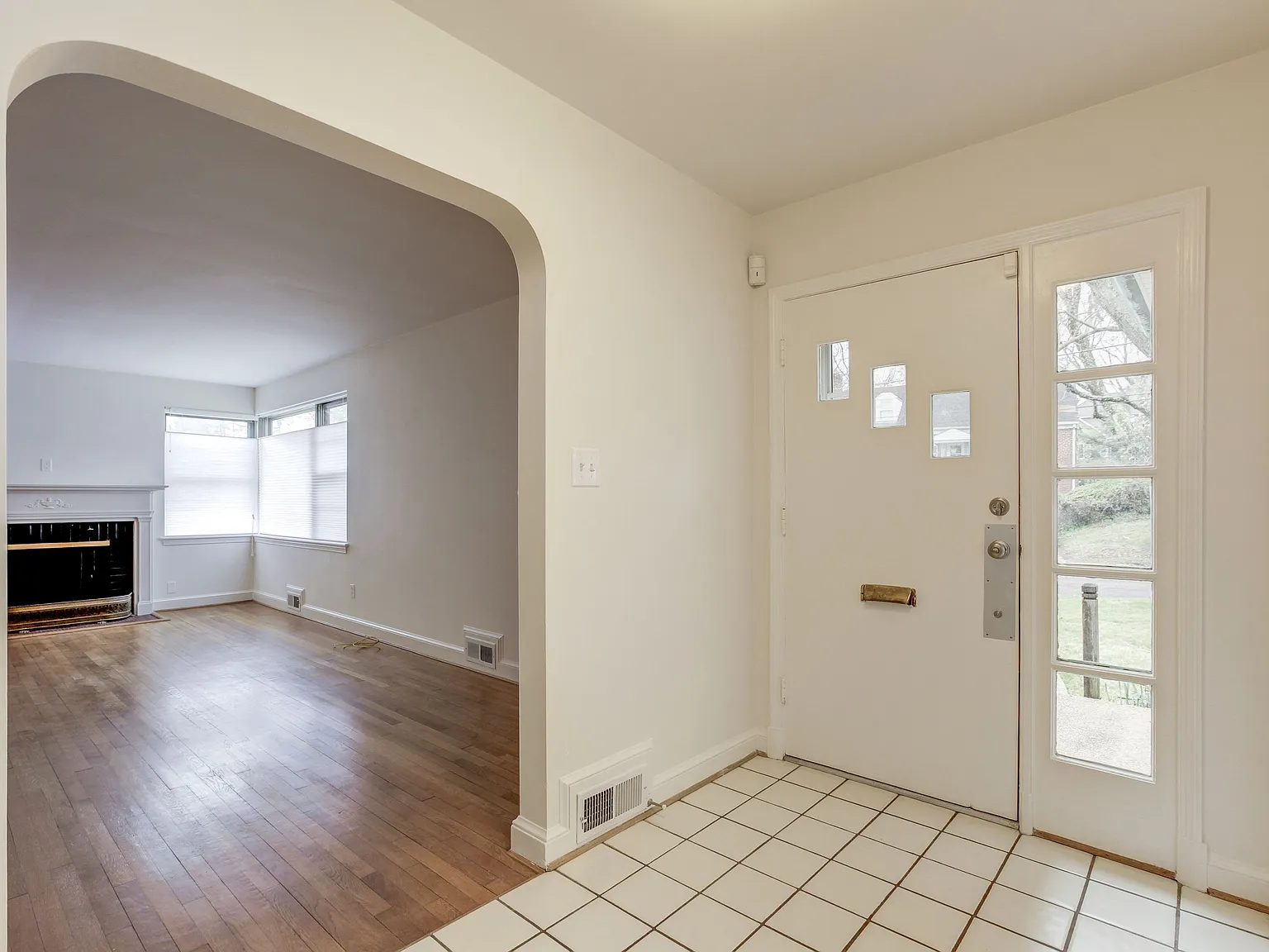 3 bed, 1750 sqft, $3,990 — Photo 4