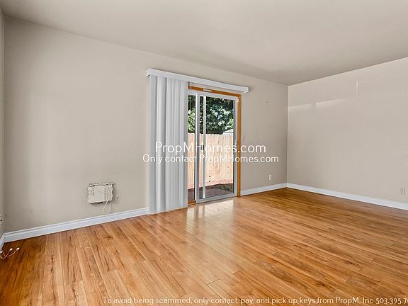 2nd image of 943 NE Lincoln St APT A