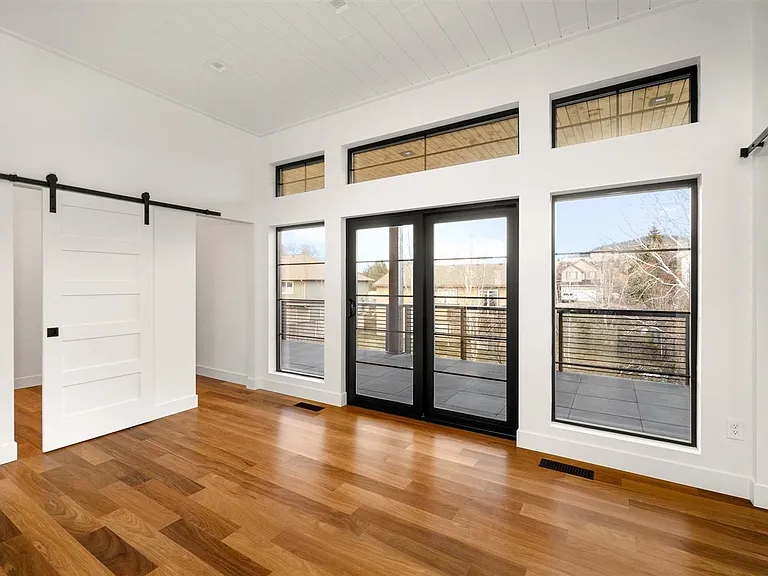 3328 E 55th Ave — Photo 16