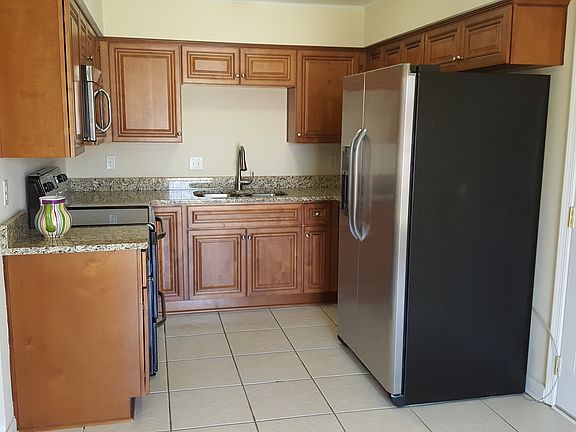 3rd image of 808 Fauquier St