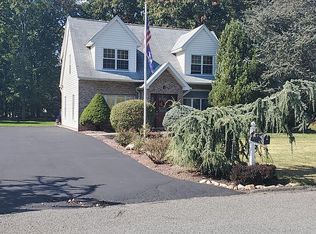 33 Rowan Rd, Pearl River, NY 10965