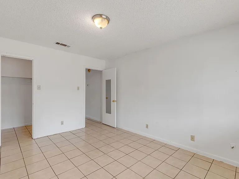 9604 Night Star Dr #B — Photo 10