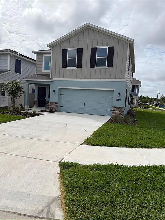 4 bed, 3.5 bath, 2400 sqft, $2,000 — Photo 1