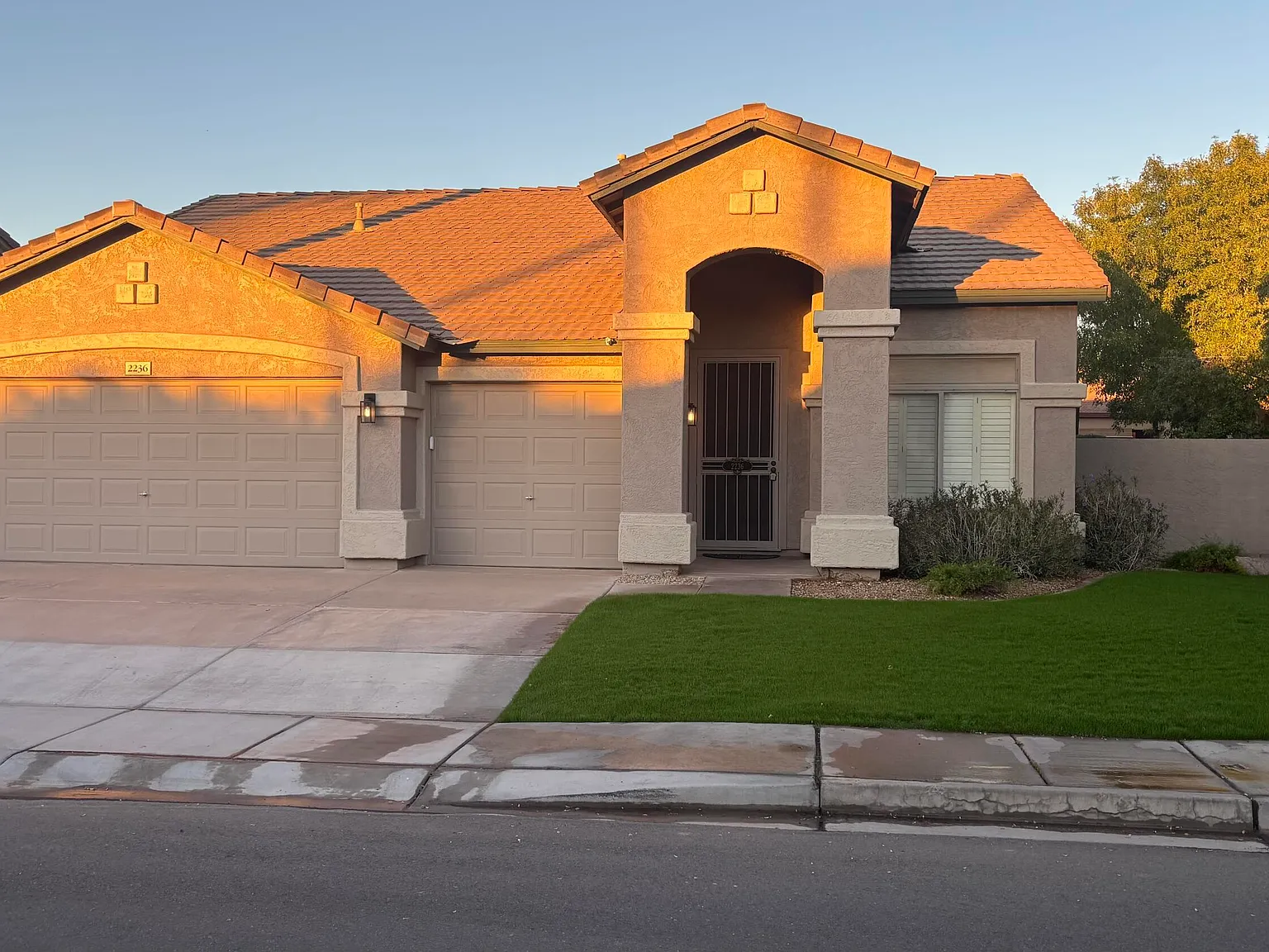 4 bed, 2.0 bath, 1961 sqft, $2,850 — Photo 1