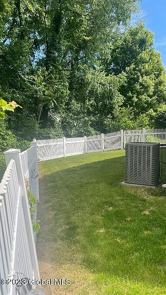 4th image of 10 Clearwater Court