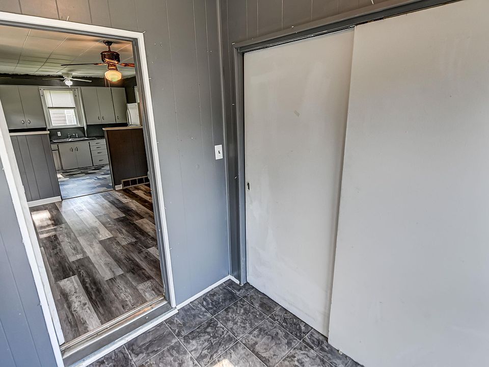 310 E Park St, Taylorville, IL 62568 Zillow