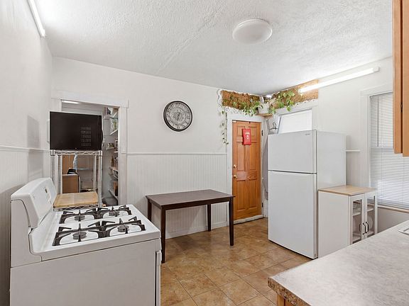 3rd image of 22 Deering Rd APT 1