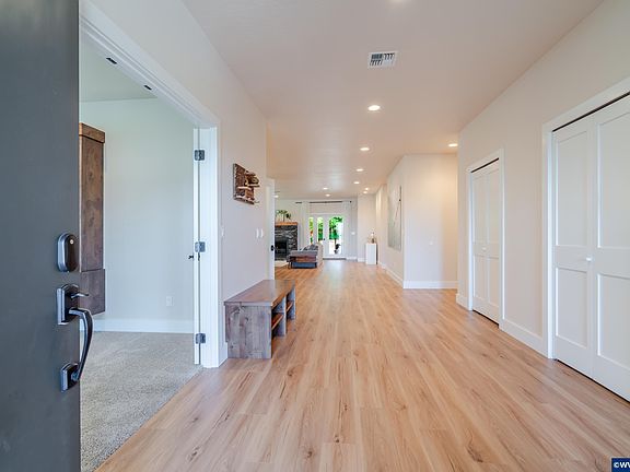3rd image of 2818 SW Wolverine Dr