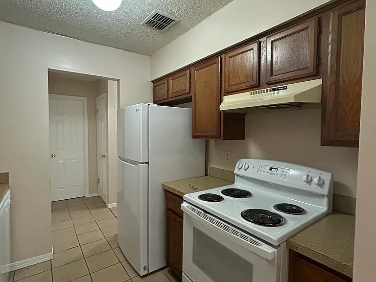 470 Crabapple Ct #D — Photo 11