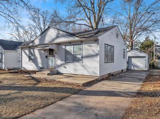 2011 SW Stone Ave, Topeka, KS 66604