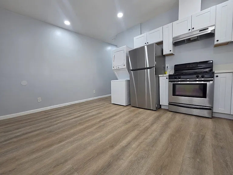 1715 W 64th St #1/4 — Photo 3