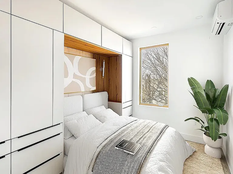 135 Moffat St #2RR — Photo 3