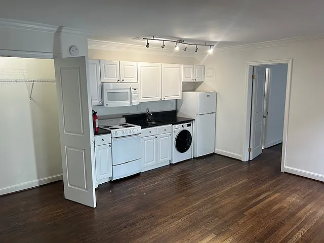 1 bed, 500 sqft, $1,800 — Photo 1