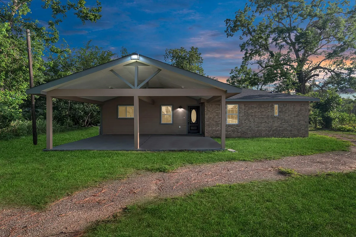 Photo 2 of 36 - 2826 W FM 1462 - Rosharon, TX Building Photo - 2826 W FM 1462