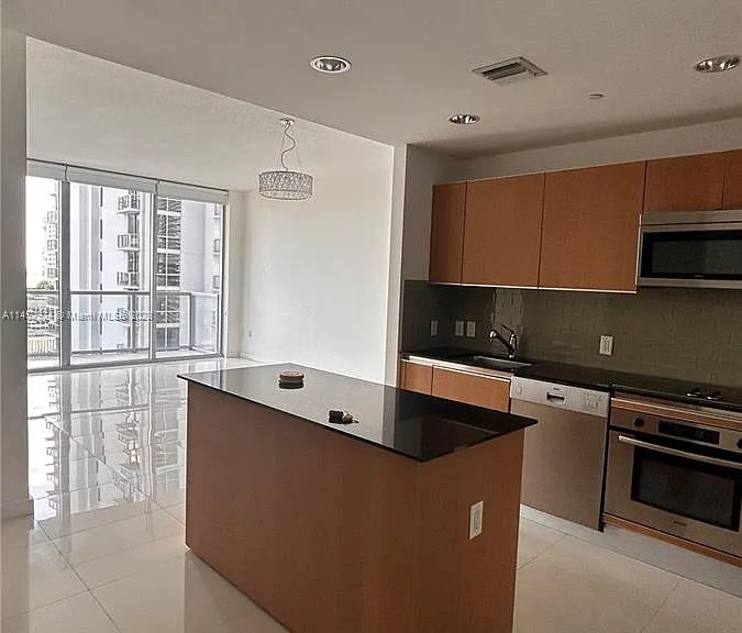 1050 Brickell Ave #2104 — Photo 3