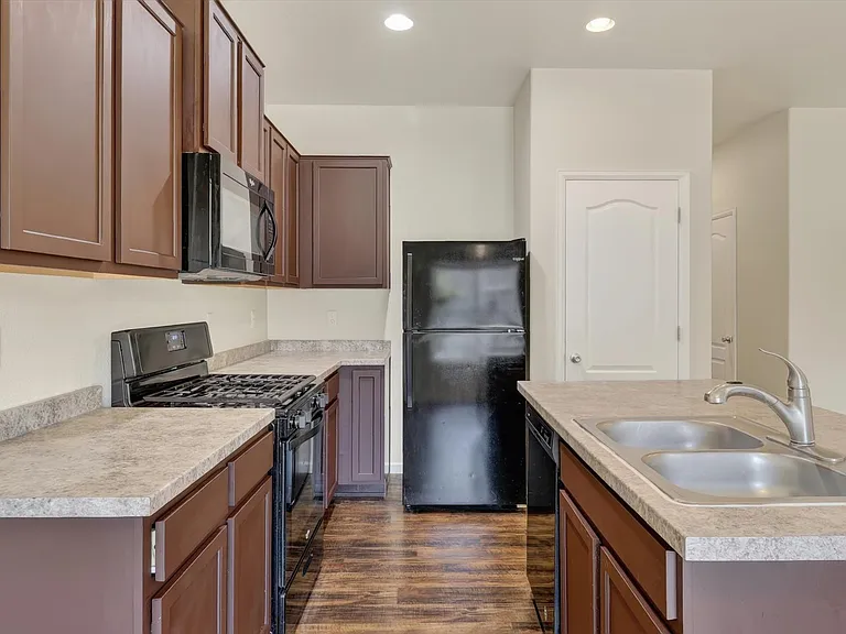 1209 Bistre St — Photo 10