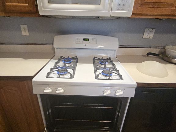 4th image of 803 11th St #1
