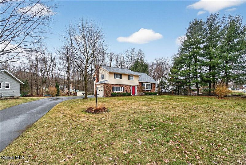 2nd image of 10 Denkers Drive