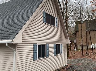 6064 Decker Rd, Bushkill, PA 18324