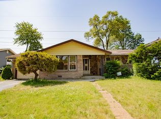 351 Walnut Ln, Elk Grove Village, IL 60007