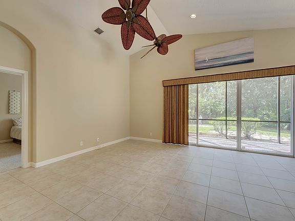 4th image of 6895 SE Twin Oaks Circle