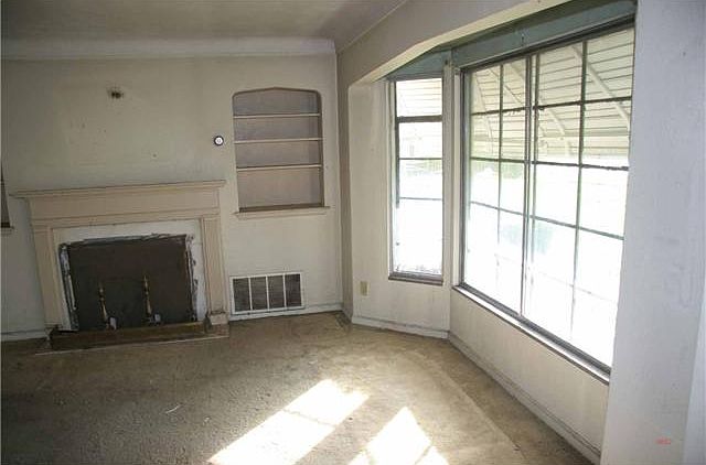 2nd image of 1910 Parkside Blvd