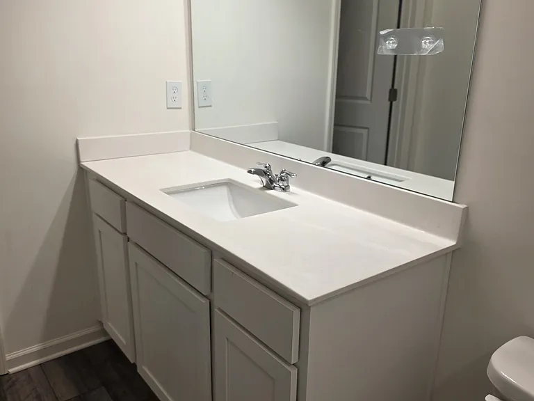 110 Saginaw Ct — Photo 8