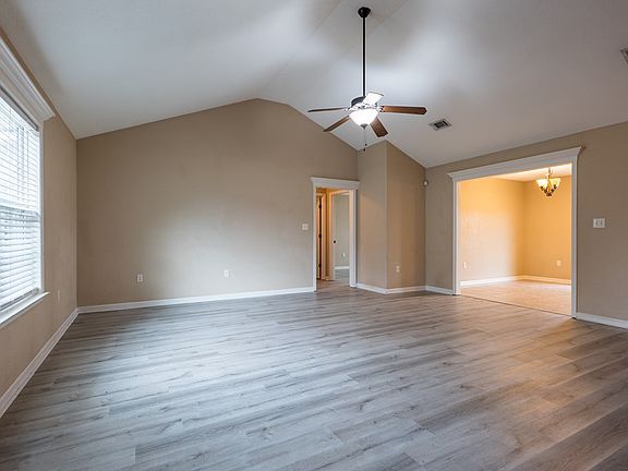 3rd image of 4835 Stonewall Cir
