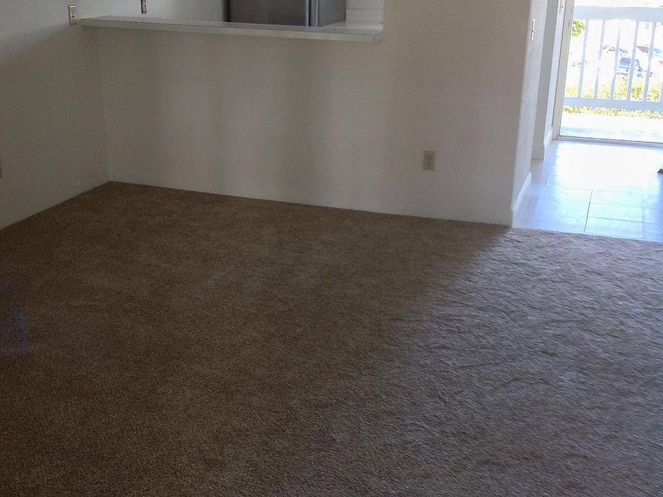 Living Room / Kitchen