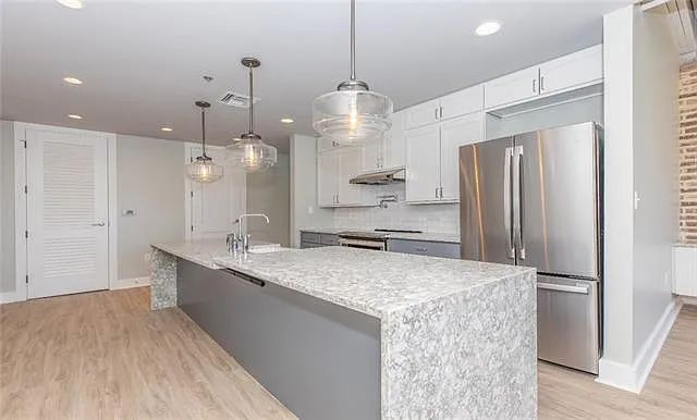 818 Howard Ave #301 — Photo 6