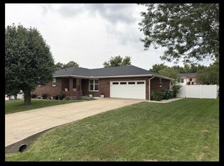 1313 Mimosa Dr, Macon, MO 63552