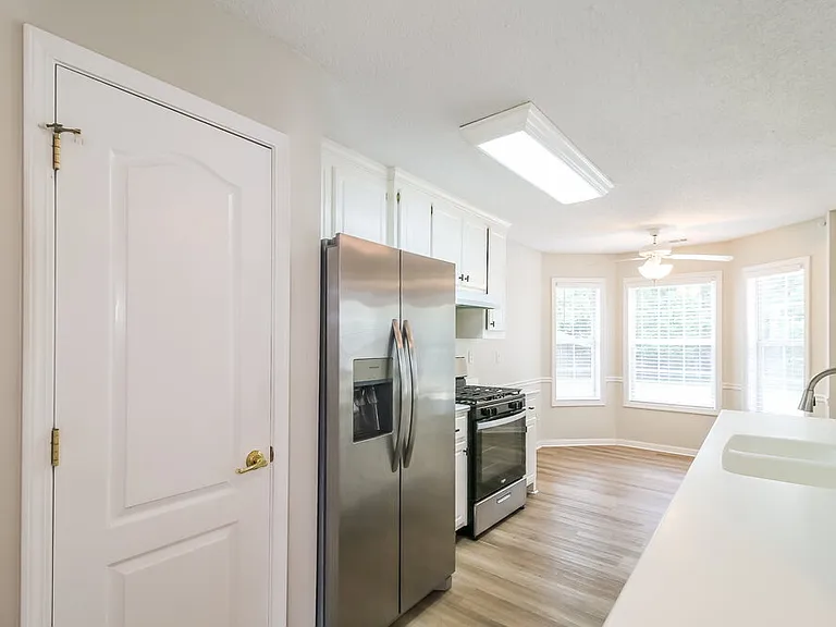 1303 Vine Cir — Photo 10
