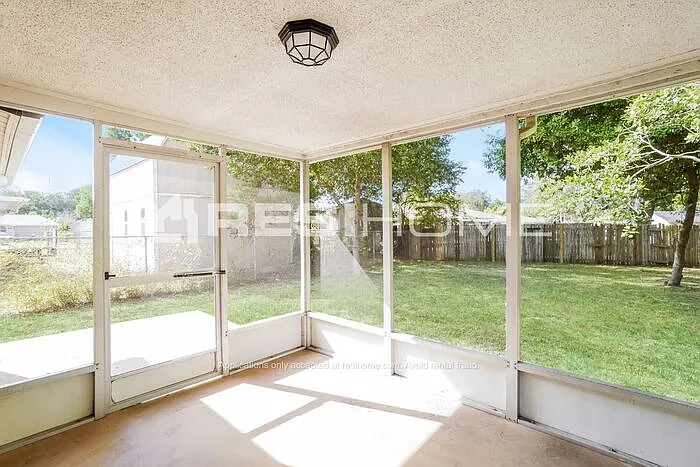 6349 Ridge Crest Dr — Photo 13