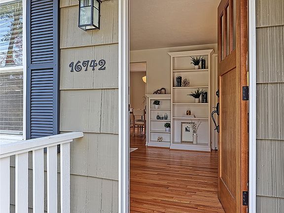3rd image of 16742 Linden Avenue N