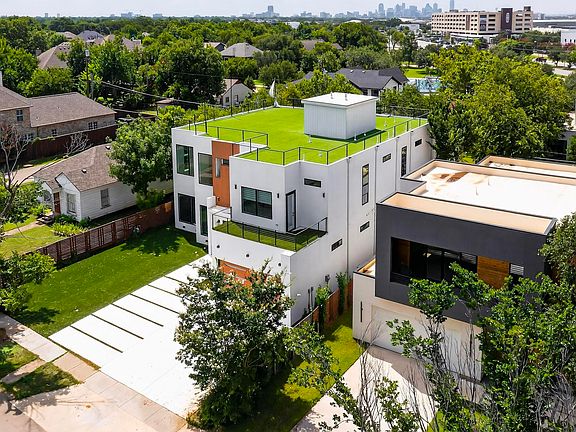 3rd image of 3946 N Cresthaven Rd