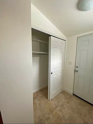 Rented by Hudson Exclusive Inc | media 33