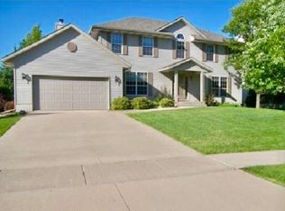 7500 Hampshire Dr NE, Cedar Rapids, IA 52402