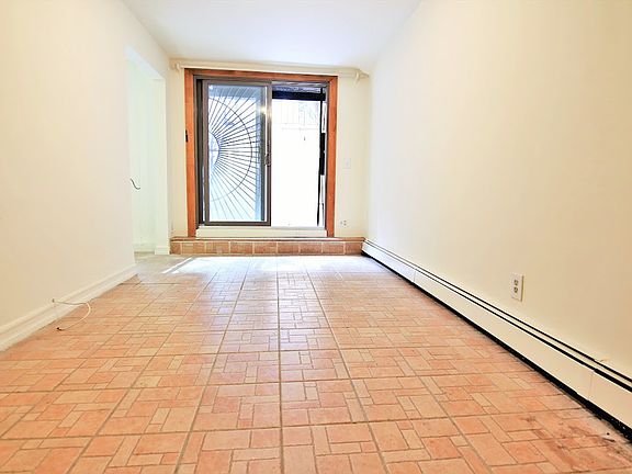 2nd image of 54 W 84th St APT Lg