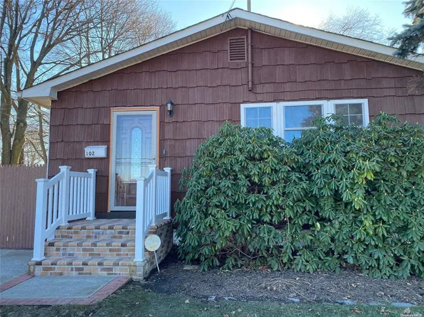 102 Lake Avenue, Deer Park, NY 11729