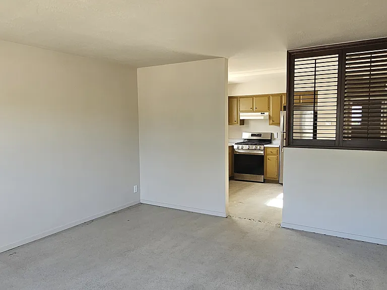 744 Foxglove St — Photo 9