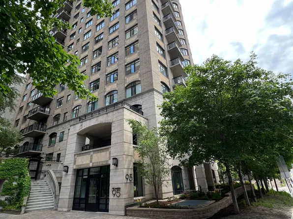 95 Bronson Ave #1603, Ottawa, ON K1R 1E2