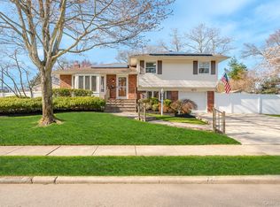 33 Parkdale Drive, Farmingdale, NY 11735