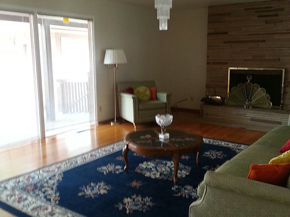 2nd image of 122 W 7th St