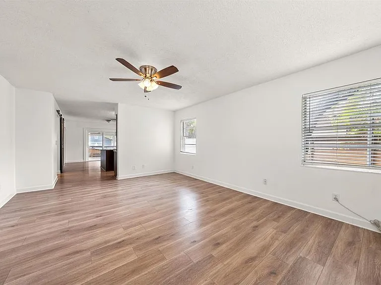 3128 W Varn Ave — Photo 20