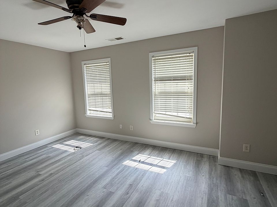 1st image of 455 Roland Manor Dr