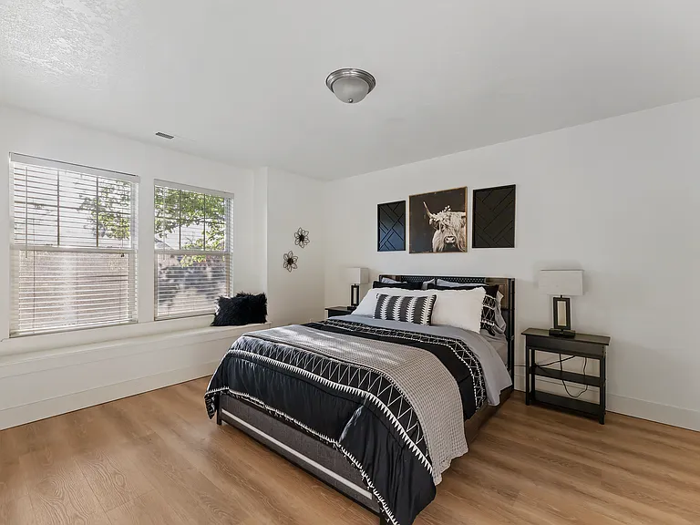 922 E Winding Creek Dr — Photo 16