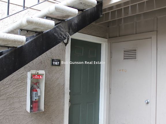 2nd image of 1167 Lakeview Cir