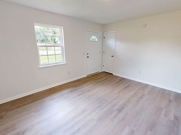 5th image of 901 W Adams Ave