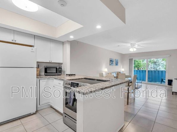 1670 Laurel St APT 205